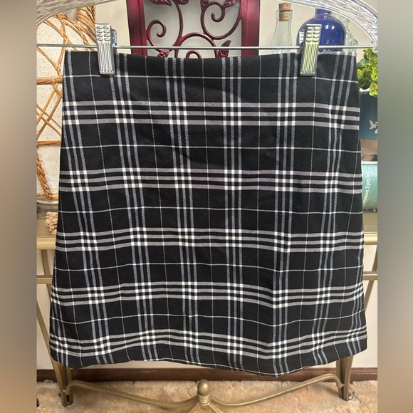ANTHROPOLOGIE BLUE RAIN BLACK & WHITE PLAID ZIP-UP MINI SKIRT SIZE XS - Picture 2 of 6